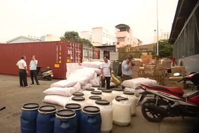 Mặt hàng hóa chất: Đầy rẫy nguy cơ